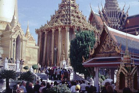 BANGK-TEMPLE2.jpg (71462 bytes)
