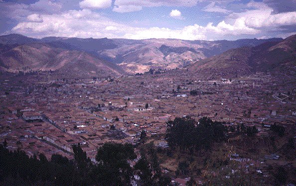 cusco-from-sas.jpg (90307 bytes)